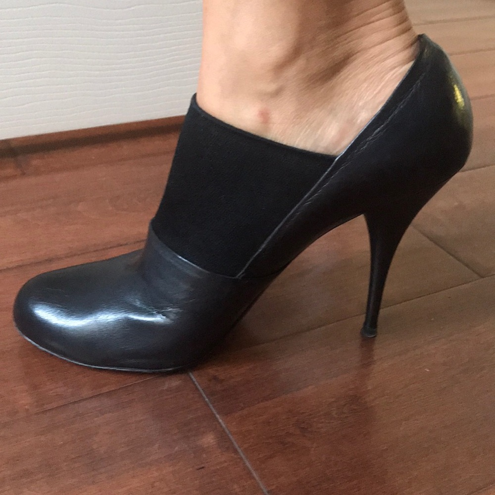 Miu Miu black leather pumps size 40